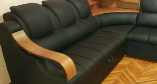 Перетяжка кожаного дивана. Бунинская аллея